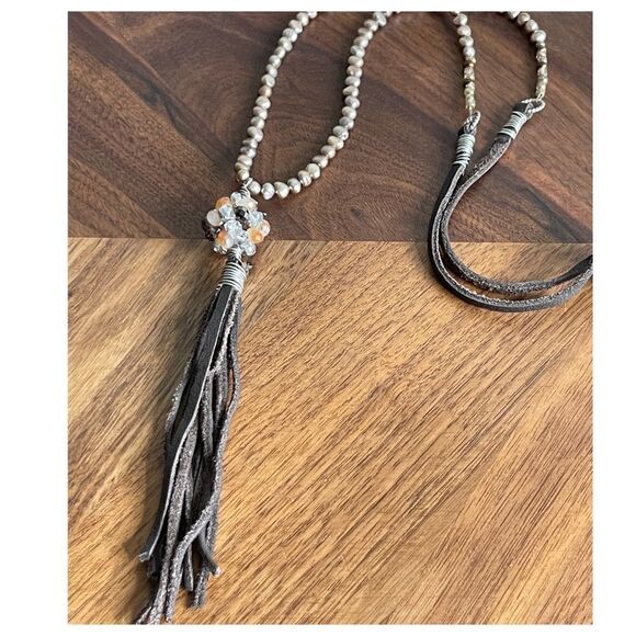 BOHO Tassel Necklace with pearls and brown Leather - Picture 9 of 13